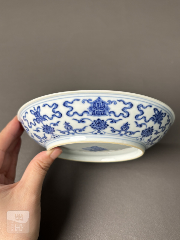 清乾隆 青花缠枝八宝纹盘 - 图5